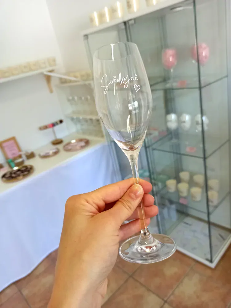 Sklenice na sekt Svědkyně a Svědek