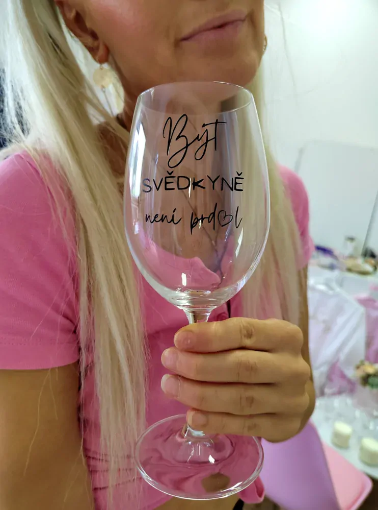 Sklenice na víno Být svědkyně není prdel