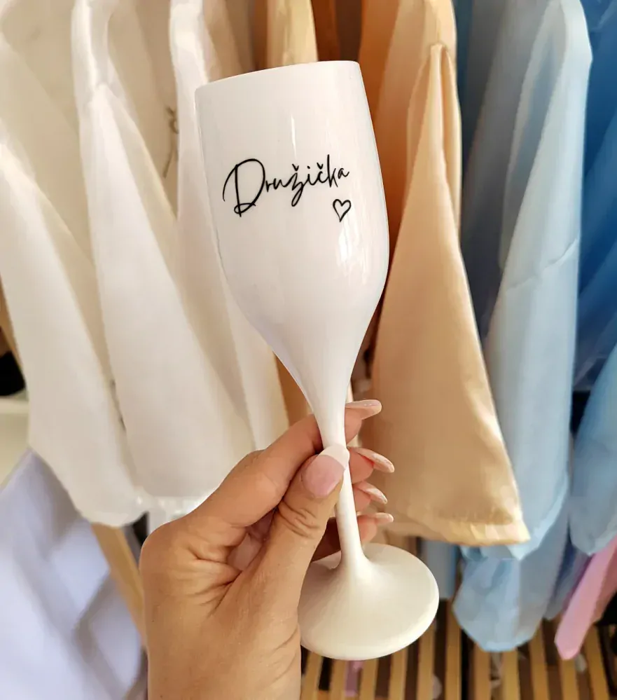 Nerozbitná sklenice na sekt Družička