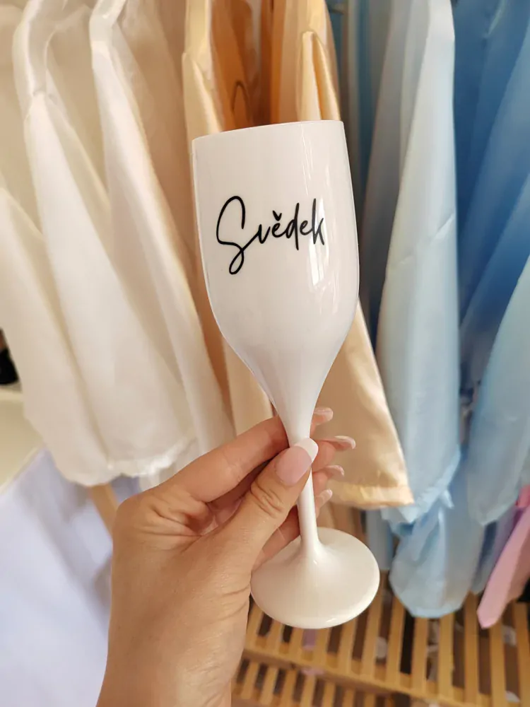 Nerozbitná sklenice na sekt Svědek