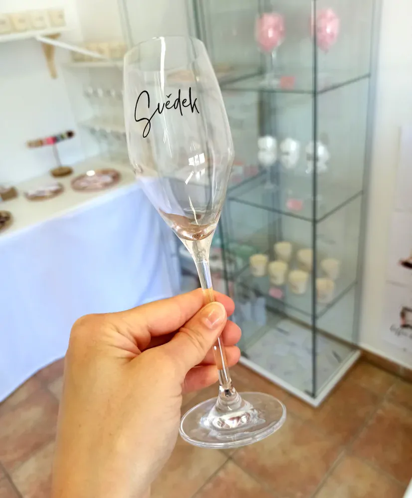 Sklenice na sekt Svědek